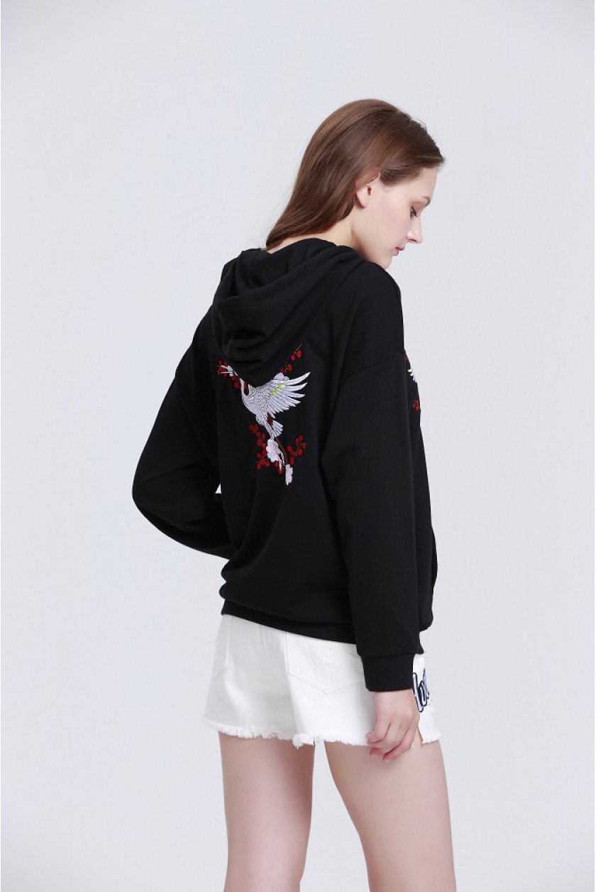 Фото товара 15163, свободная толстовка с капюшоном и вышивкой журавли